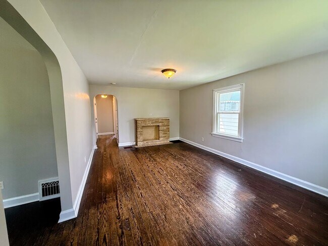 Foto del edificio - Spacious 2 bedroom with bonus room for rent - Canton NW