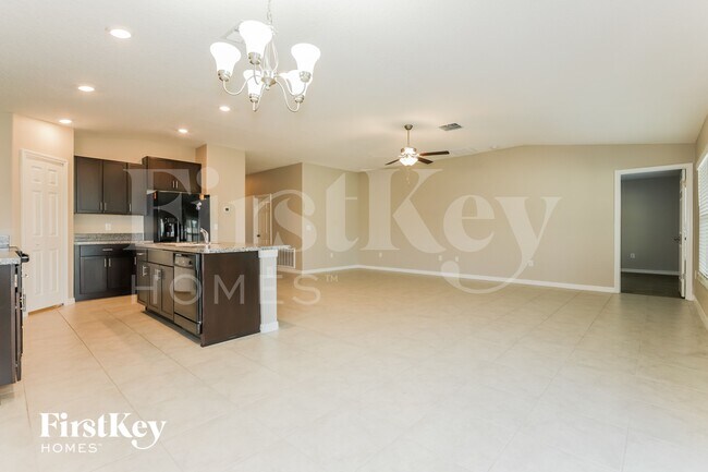 Foto del edificio - 10512 Strawberry Tetra Dr