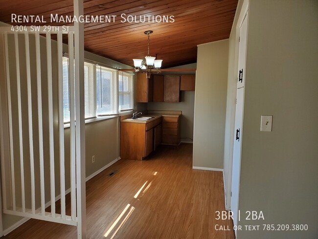 Building Photo - 4304 SW 29th St- 3 BED/1.5 BATH