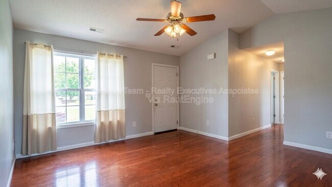 Foto del edificio - 6017 Friendship Ln