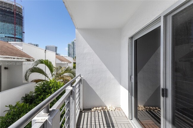 Building Photo - 716 Michigan Ave