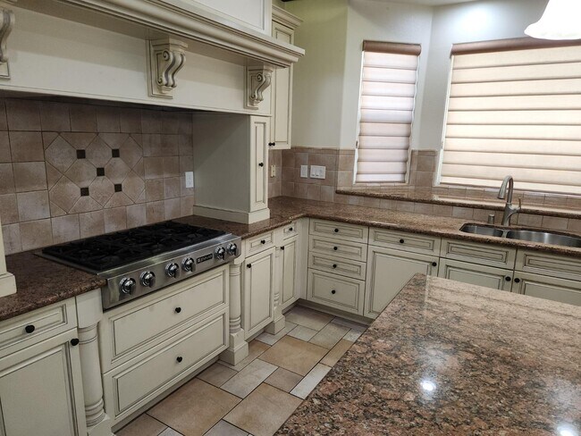 Foto del edificio - 8420 Lake Shore Dr