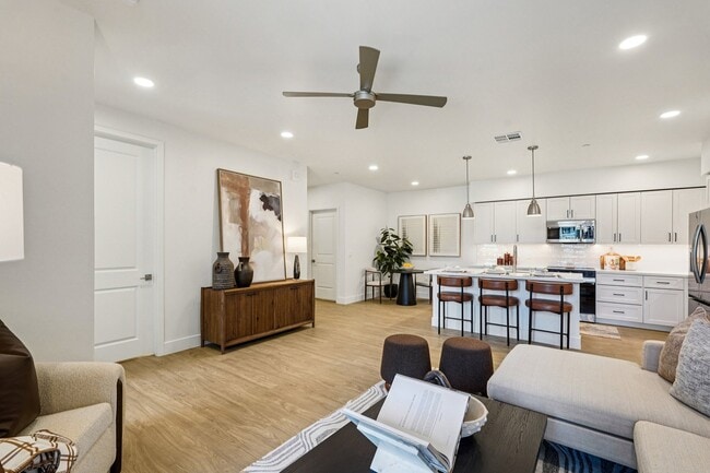 Building Photo - The Stately Avondale