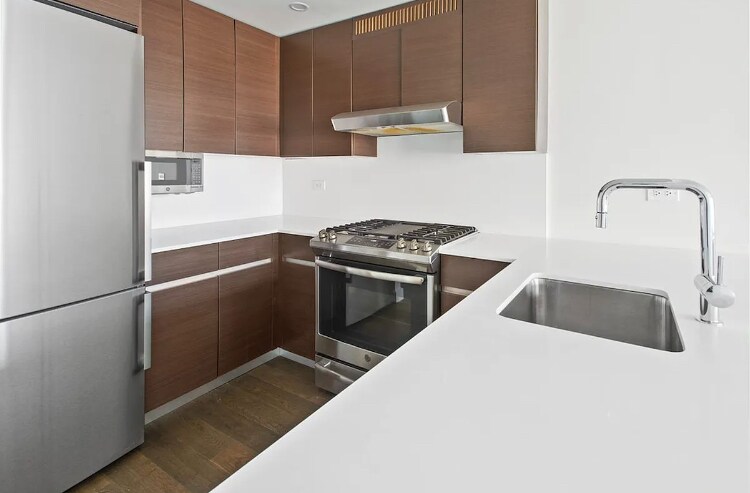 Primary Photo - 312 W 33rd St