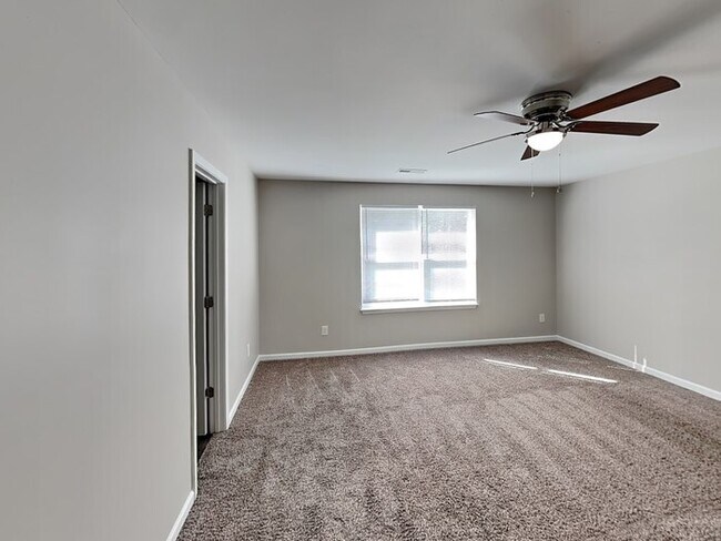 Foto del edificio - Stylish 4-Bedroom Home in Prime Coulwood L...