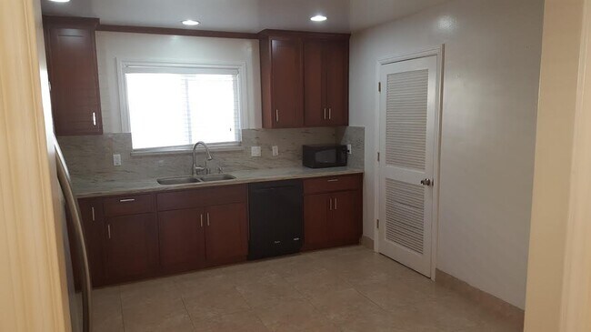 Foto del edificio - Updated Duplex Unit in West San Jose!