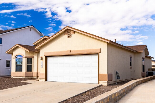 Foto del edificio - 14381 Alma Point Dr