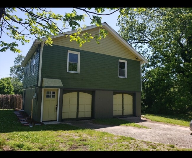 Photo - 1245 Lynwyn Ln SE House