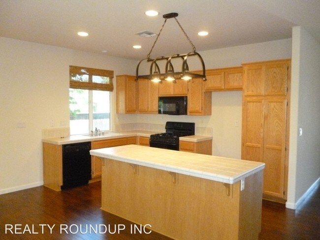 Building Photo - 8423 Merry Hill Way