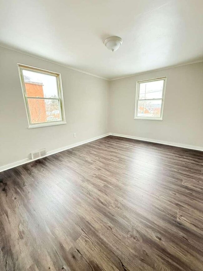 Foto del edificio - Spacious and beautifully updated 3-bedroom, 1.5-bath