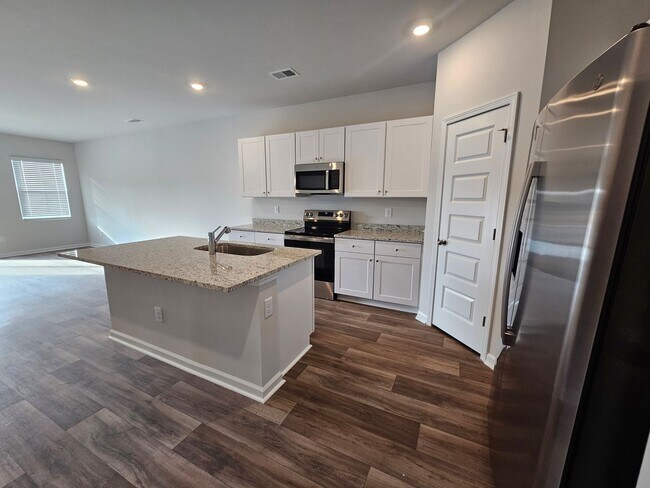 Building Photo - 2096 Northwest Dr