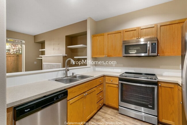 Building Photo - Three Bedroom Townhouse with Luxury Amenities in Aloha! DEPOSIT SPECIAL