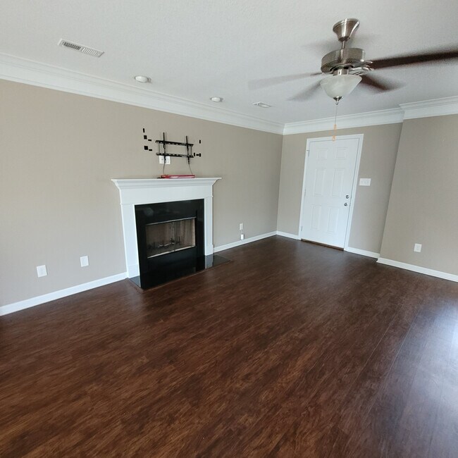 Foto del edificio - 2723 Honey Hill Rd