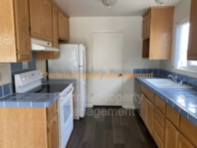 Building Photo - 644 Almond Dr