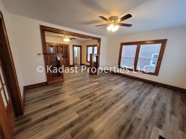 Sala de estar/comedor - 1271 Prairie Ave