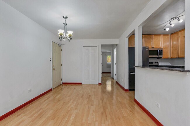 Building Photo - 522 Spruce Dr