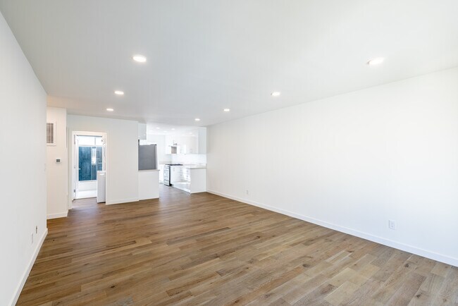 Building Photo - 1027 9th St