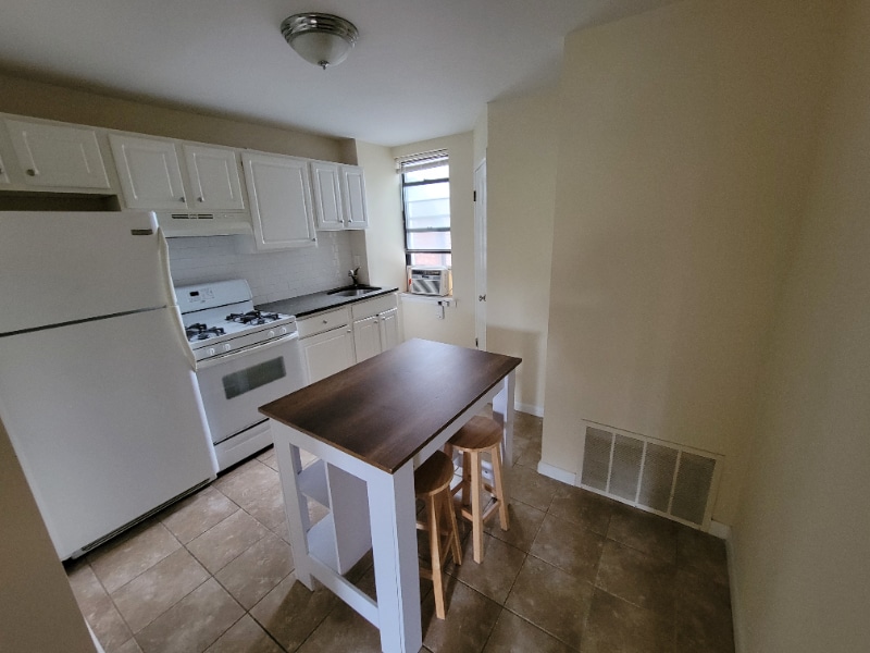 Primary Photo - 719 Corinthian Ave