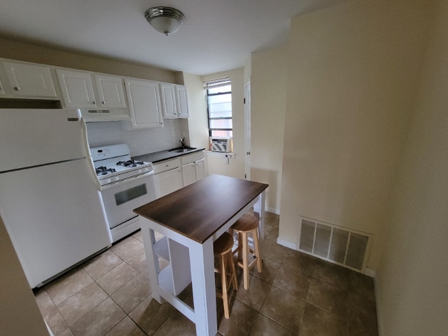 Building Photo - 719 Corinthian Ave