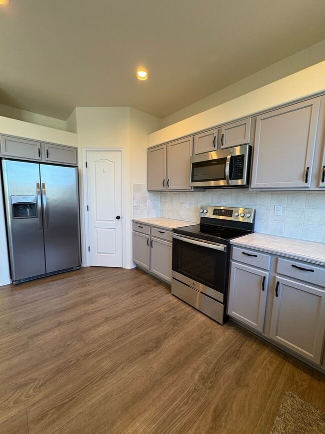Foto del edificio - Stunning 2-Story 4 Bedroom Home With Finis...