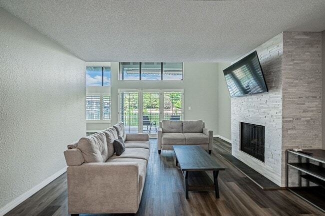 Building Photo - 3BD, 2.5BA Arapahoe Lake Park Townhome Nea...