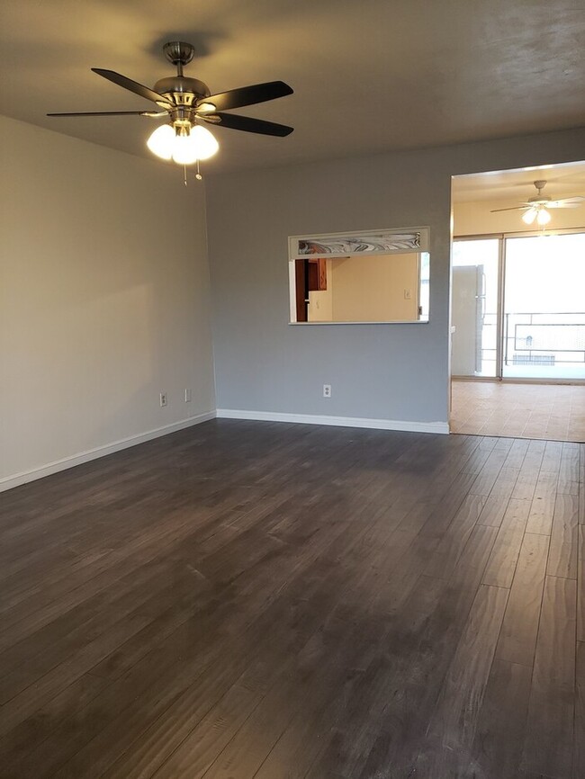 Building Photo - Open Floor Plan - 2BR/1BA End Unit with ba...