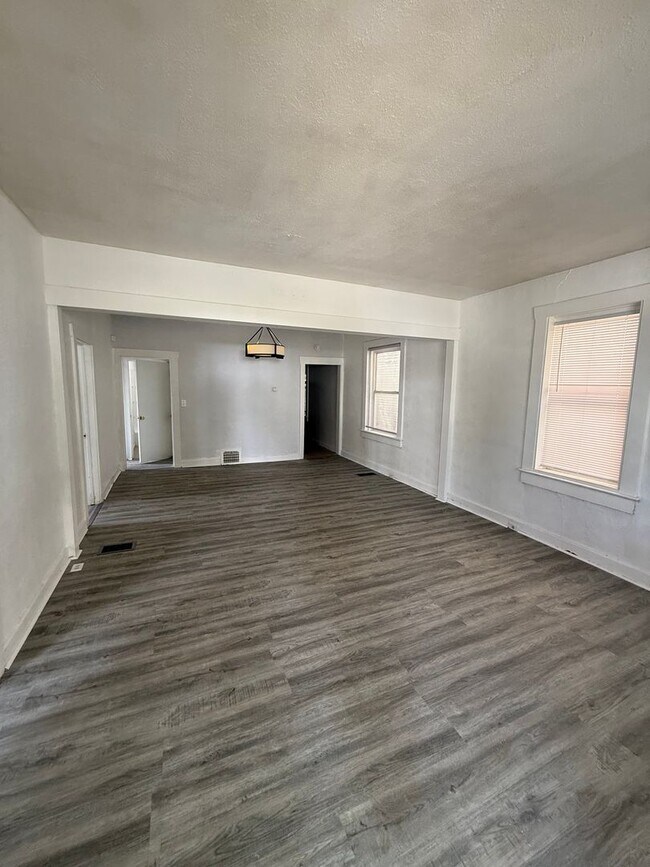 Foto del edificio - 328 W Mason St