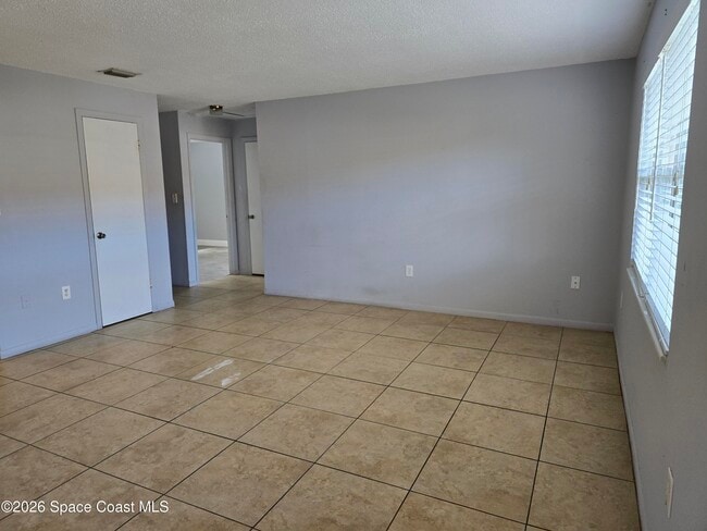 Foto del edificio - 125 Lucas Rd