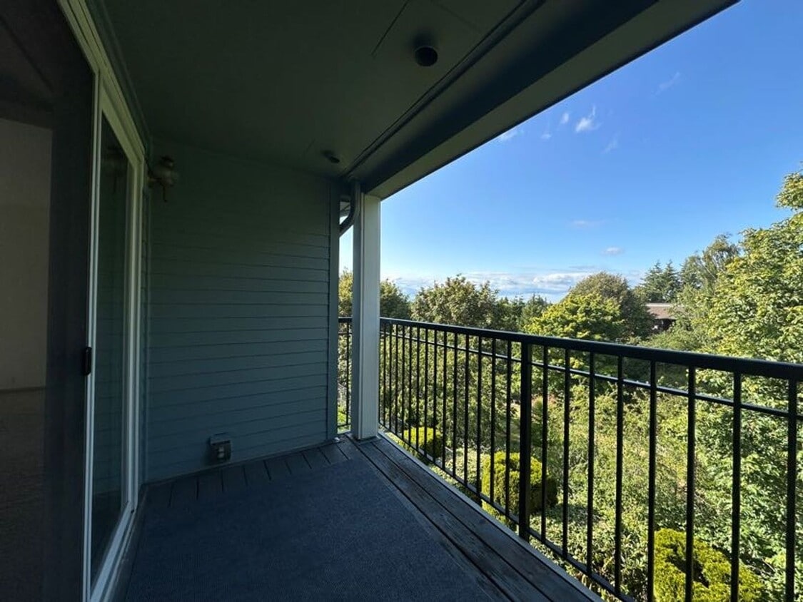 Primary Photo - North Jackson Condo with a SPECIAL OFFER!