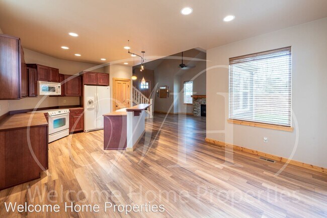 Foto del edificio - 2 br, 2.5 bath House - 1096 SE Garrison Vi...