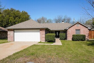 Building Photo - 834 Green Pastures Dr