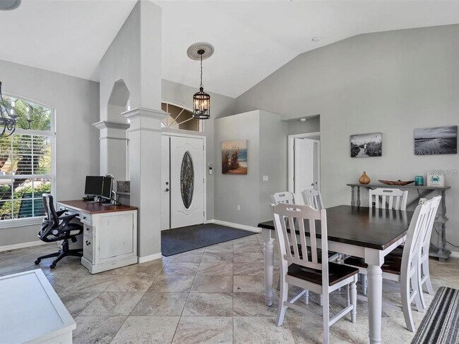 Building Photo - 521 Boxwood Ln