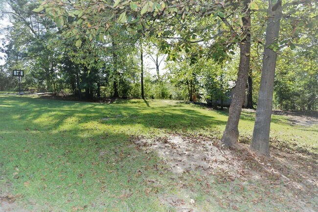 Foto del edificio - 585 Thompson Mill Rd