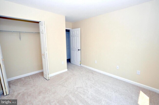 Foto del edificio - 6710 Ridge Rd
