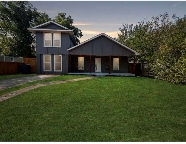 Building Photo - 2722 Gladstone Dr