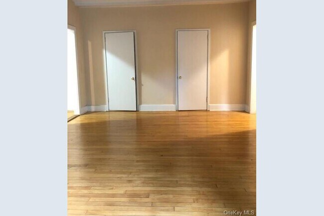 Living room - 1470 Midland Ave