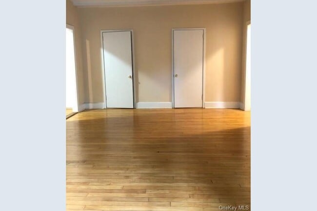Living room - 1470 Midland Ave