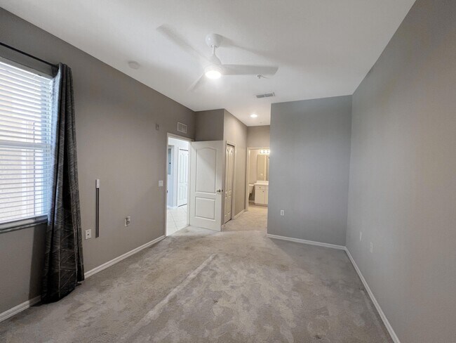Building Photo - 8550 Kingbird Loop
