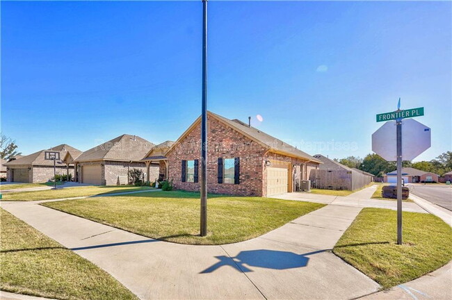 Building Photo - 20618 Frontier Pl