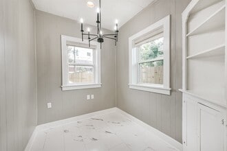 Building Photo - 2606 Oakdale St