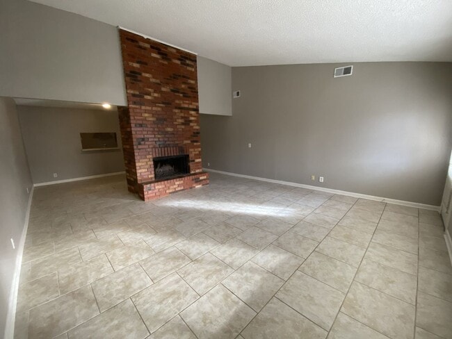 Foto del edificio - One Story, Union schools, New Paint and Carpet.