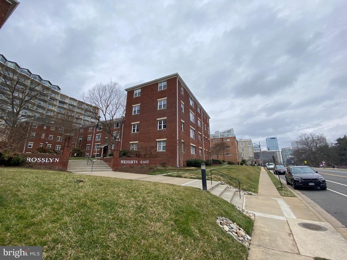 Primary Photo - 1304 N Meade St