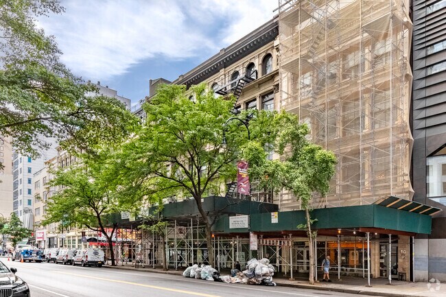 Building Photo - 7 E 13th St