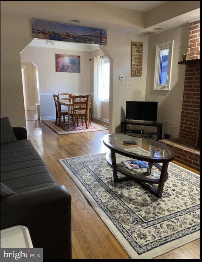 Primary Photo - 748 Thayer Ave