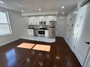 Building Photo - 7 Roseville Ave