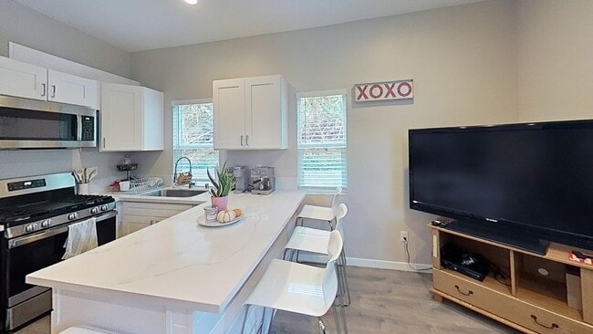 Building Photo - 5138 Alumni Pl