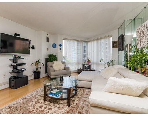 Foto principal - 75-83-83 Cambridge Pkwy