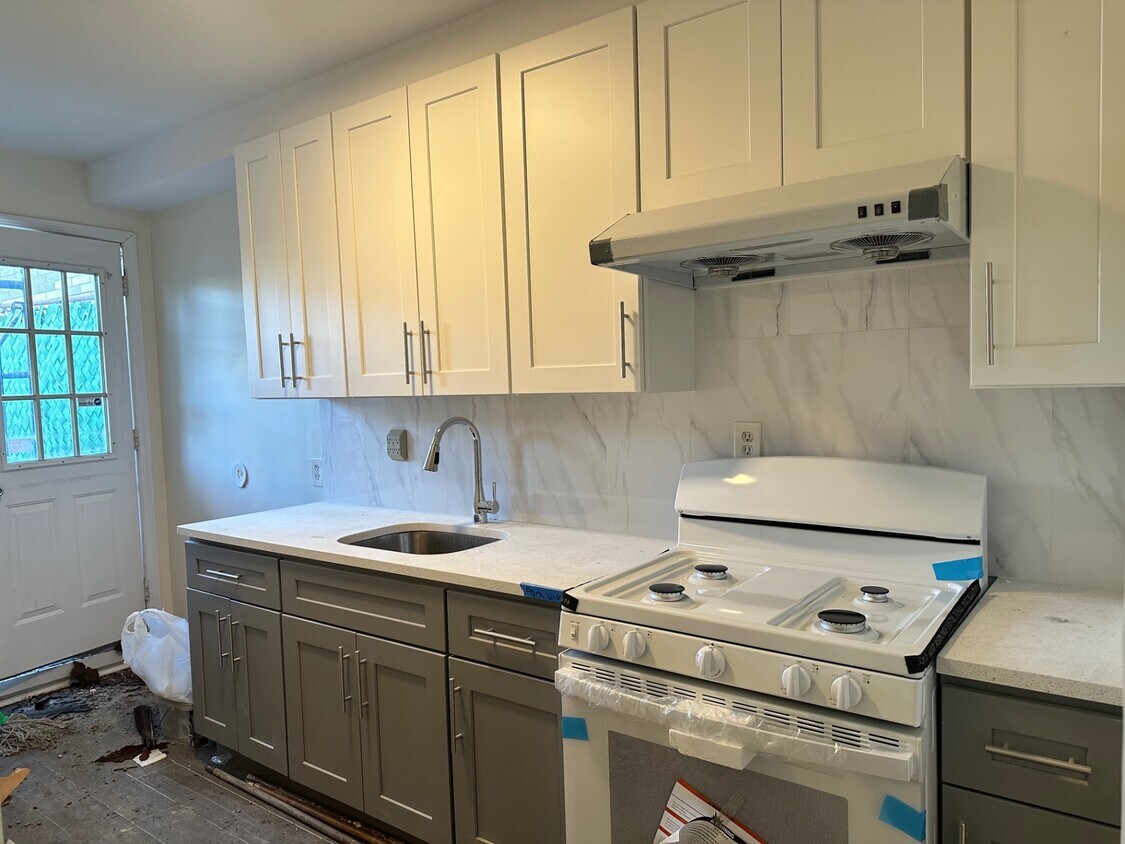 Foto principal - 1838 Bath Ave