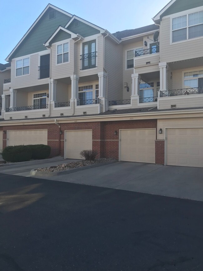 Building Photo - Beautiful 2 Bedroom/2 Bathroom Townhome in...