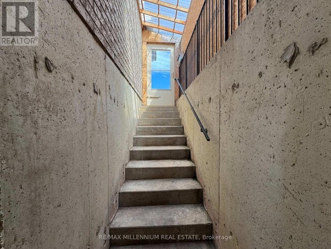 Building Photo - 98 Letty Ave
